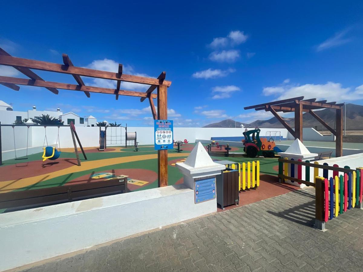 Izaro Apartamento Atico De Lujo Cerca De Playa Dorada Playa Blanca  Eksteriør bilde